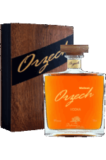 wódka orzech 0 7 w drewnianej szkatułce